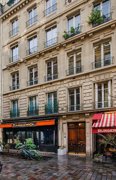 Make the most of having the delights of Marais living at your fingertips