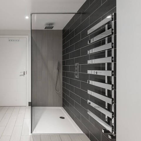 Wash the day away in the chic rainfall shower