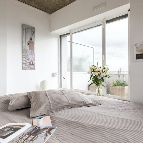 Wake up to an airy and light-filled space which can be somewhat a rarity in Paris