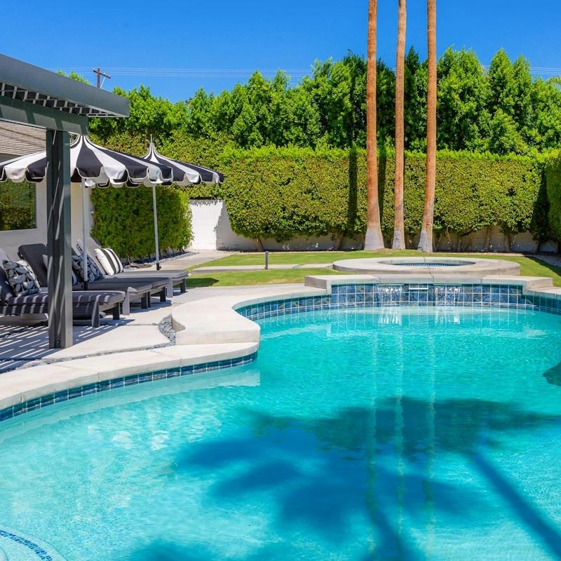Sink into the hot tub and feel a wonderful state of relaxation