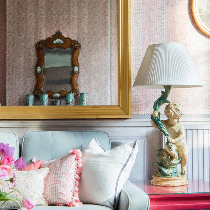 The cherub lamps