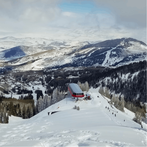 Stay just a six-minute walk from Payday Express, a chairlift that will take you to heart of Park City Mountain for skiing and snowboarding