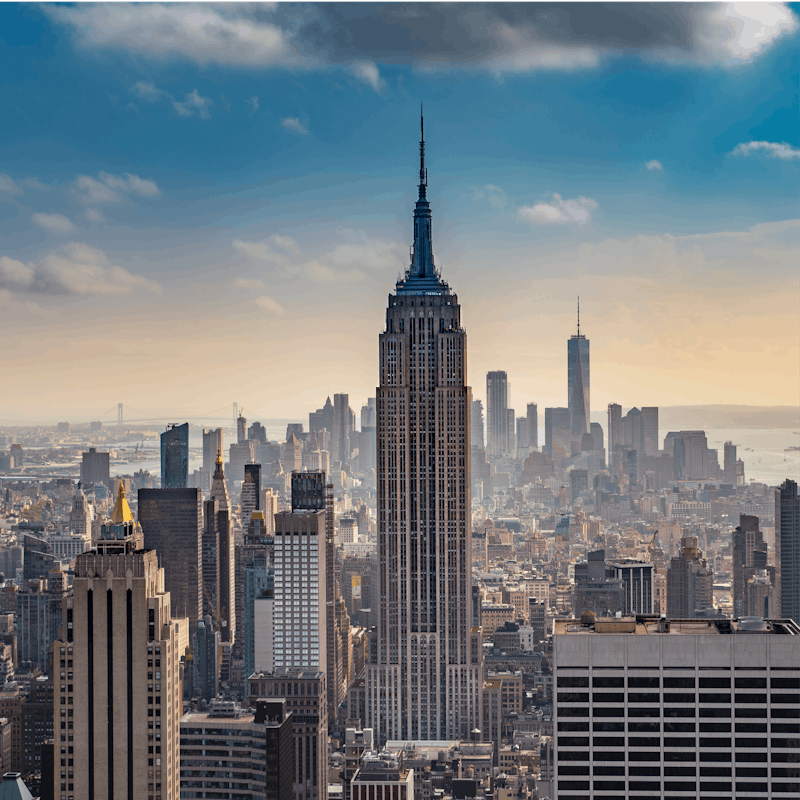 Take the Metro just twenty minutes to central Manhattan