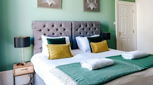 Teal Royal image 14