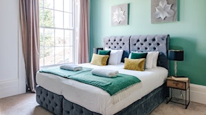 Teal Royal image 7