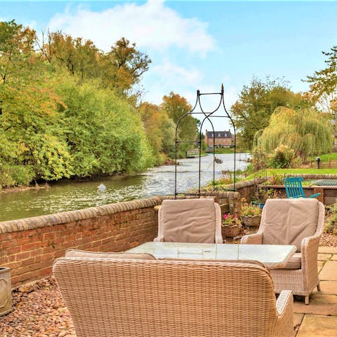 Tuck into alfresco lunches and watch the boats sail by