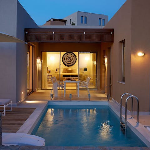 Take a refreshing twilight dip in the gorgeous plunge pool
