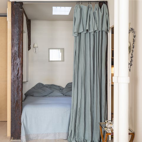 Get a restful night's sleep in the cosy alcove bedroom