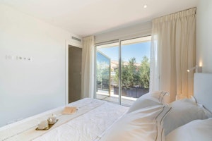 Sea & Hills image 12