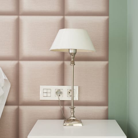 This elegant bedside lamp
