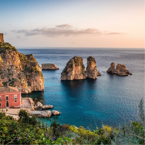 Immerse yourself in the breathtaking beauty of south-eastern Sicily - with the nearest beach only a minutes walk away