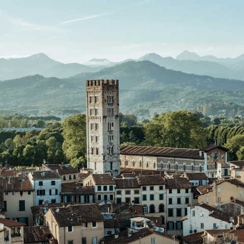 Spend the day in Lucca, a 16km drive away