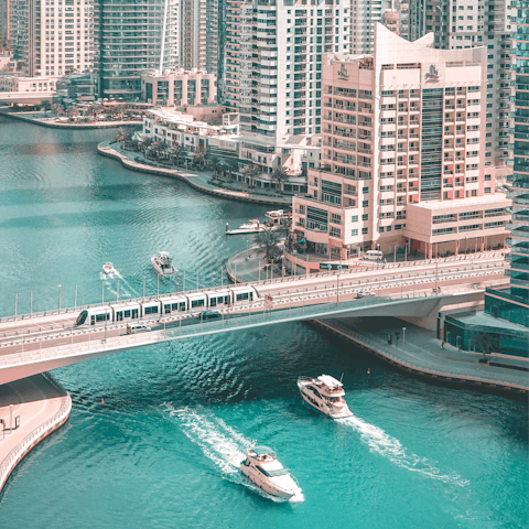 Discover the buzz of Dubai Marina – right on your doorstep – or wander fifteen minutes to JBR Beach