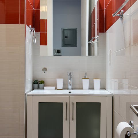A modern and clean bathroom
