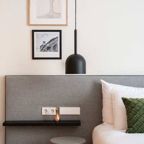 The minimalist pendant bedside lamp