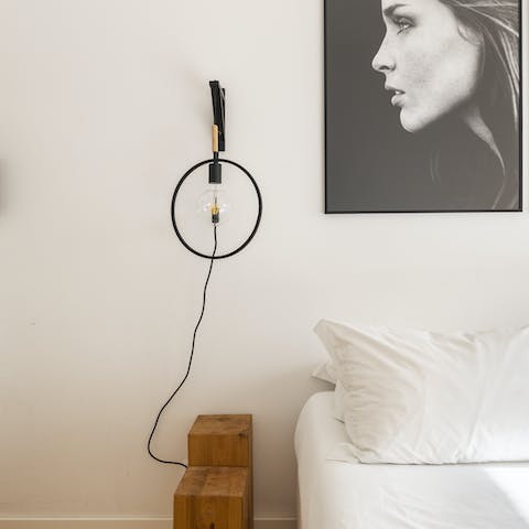 The minimalist bedside lamp
