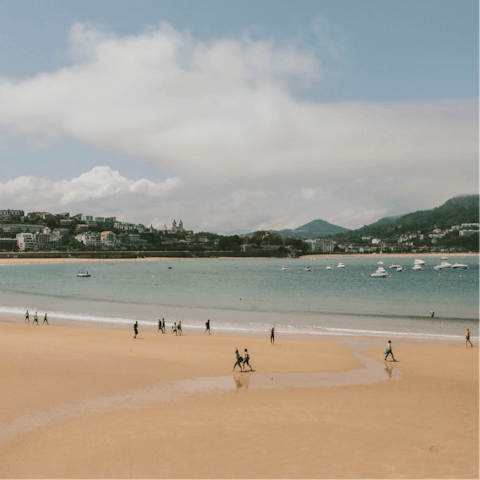 Head down to the beach in just a few minutes