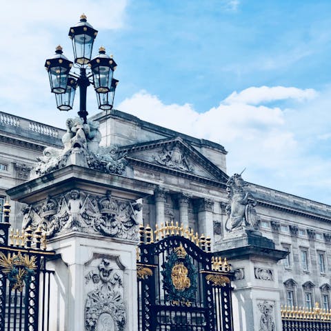 Stroll over to Buckingham Palace, a twenty-minute walk away