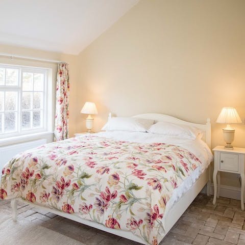 Drift off in the comfy king-size bed and wake up to sweet birdsong