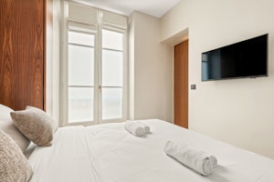 Saint-Germain Dreaming image 6