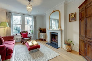 Collegiate Cosy image 1