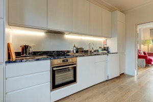 Collegiate Cosy image 12
