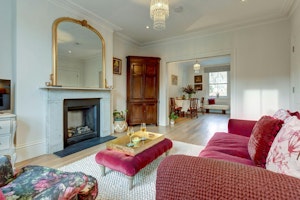 Collegiate Cosy image 9
