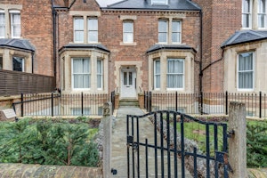 Collegiate Cosy image 8