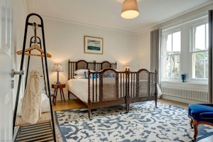 Collegiate Cosy image 6
