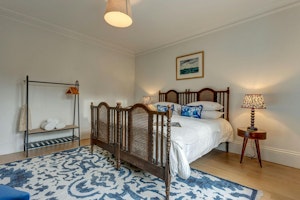 Collegiate Cosy image 3