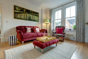 Collegiate Cosy image 2
