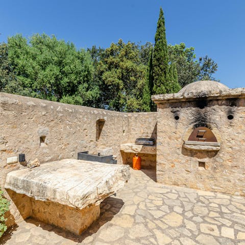 Fire up the pizza oven and barbecue for an alfresco meal