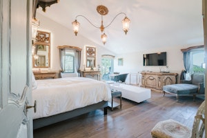 Chateau Soleil image 13