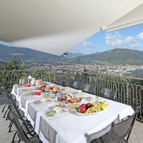 Toast a glass of Prosecco around the alfresco dining table while taking in those breathtaking views