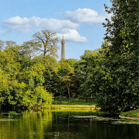 Find a refreshing burst of energy in nearby Bois de Boulogne