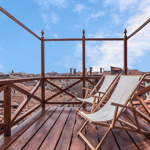 Relax and immerse yourself in the vistas over Venice's rooftops