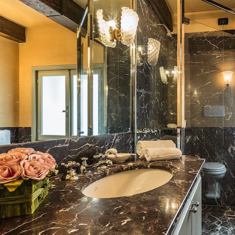 Get ready for an evening out in Venice in the marble-clad bathrooms