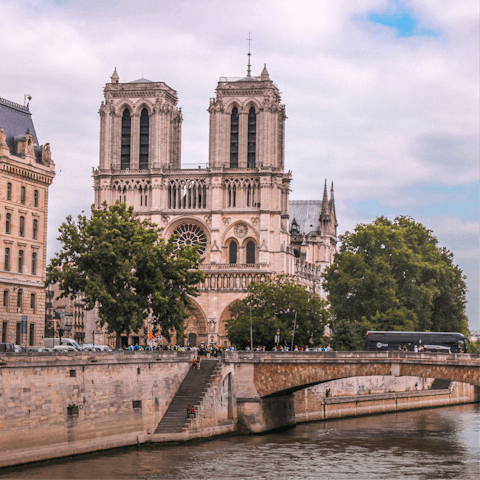 Stay on the Île de la Cité, a short walk from Notre Dame