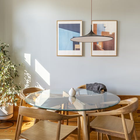 The minimalist dining table