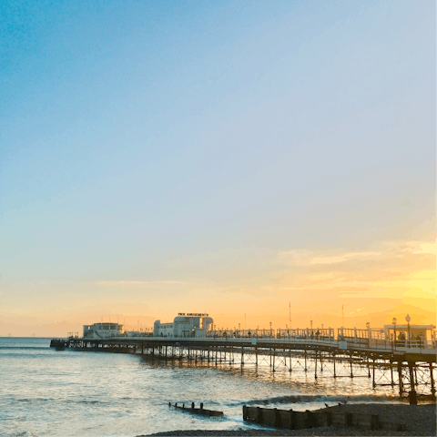 Take the short walk to the award-winning pier for fish and chips on the beach, beautiful strolls along the water, and traditional pubs