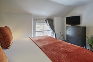 Market Town Retreat image 6