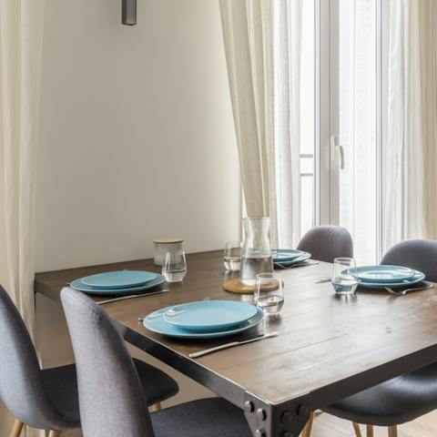 Elegant dining space & comfy seats