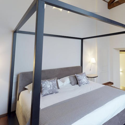 The four-poster bed
