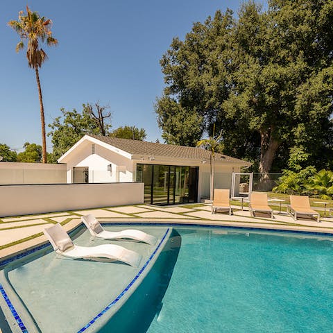 Relax and unwind on the ledge loungers and work on your tan in the cool water