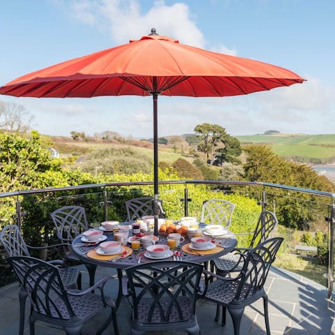 Enjoy alfresco meals out on the decking