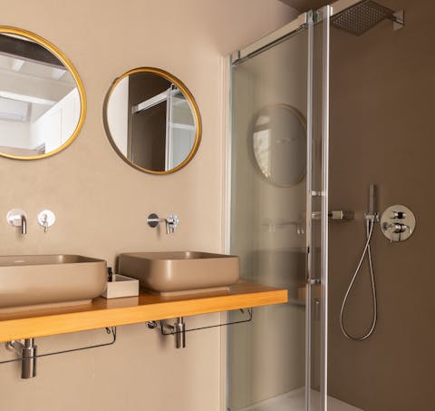 Two smart en-suite bathrooms