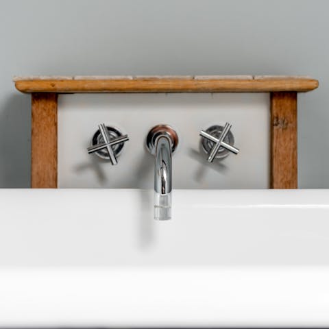 Enjoy beautiful, hand-crafted touches like the taps of the claw-foot tub