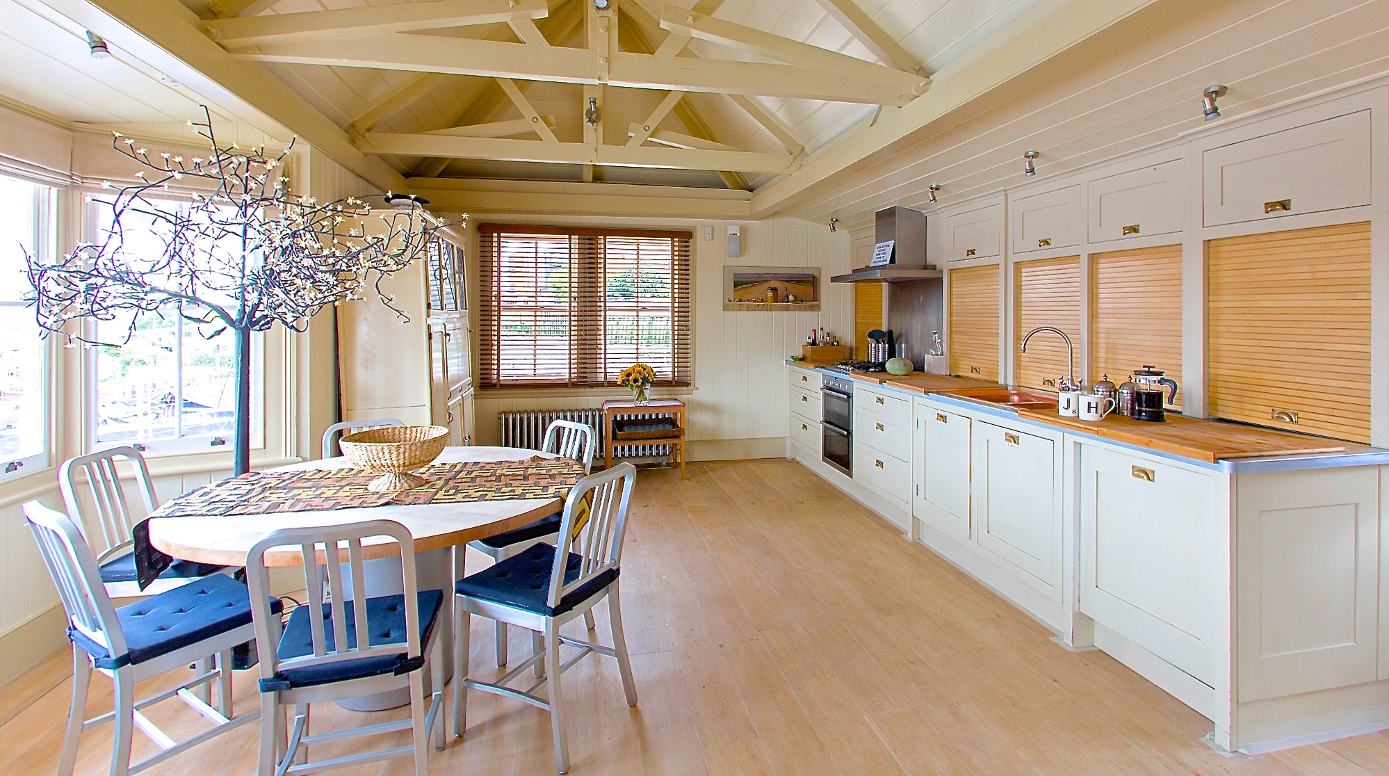 The Harpy Houseboat