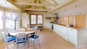 The Harpy Houseboat image 10