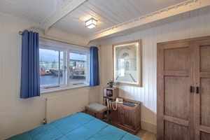 The Harpy Houseboat image 6